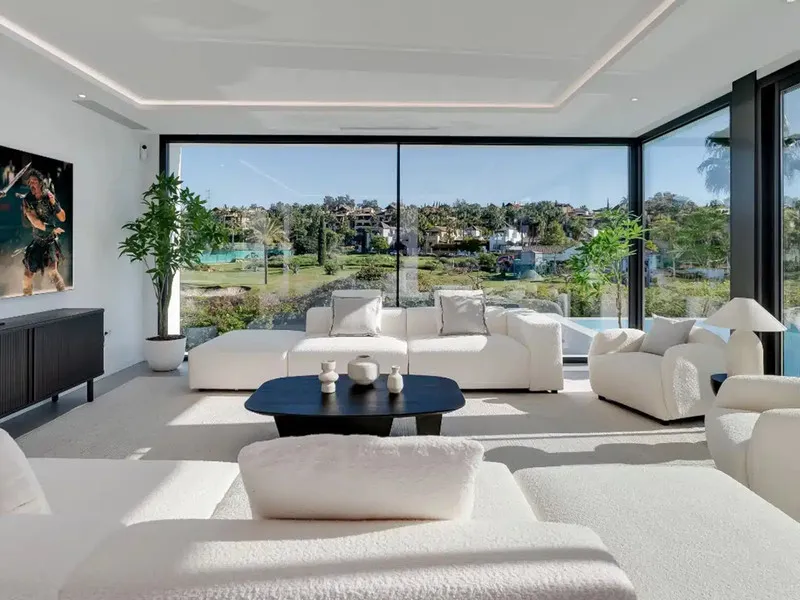 This is a brand new, Scandinavian-inspired home set front line to El Campanario Golf. Just minutes from Puerto Banús, the beach, and top golf courses, this modern villa offers five spacious bedrooms, four en suite bathrooms, and a guest toilet. The open p