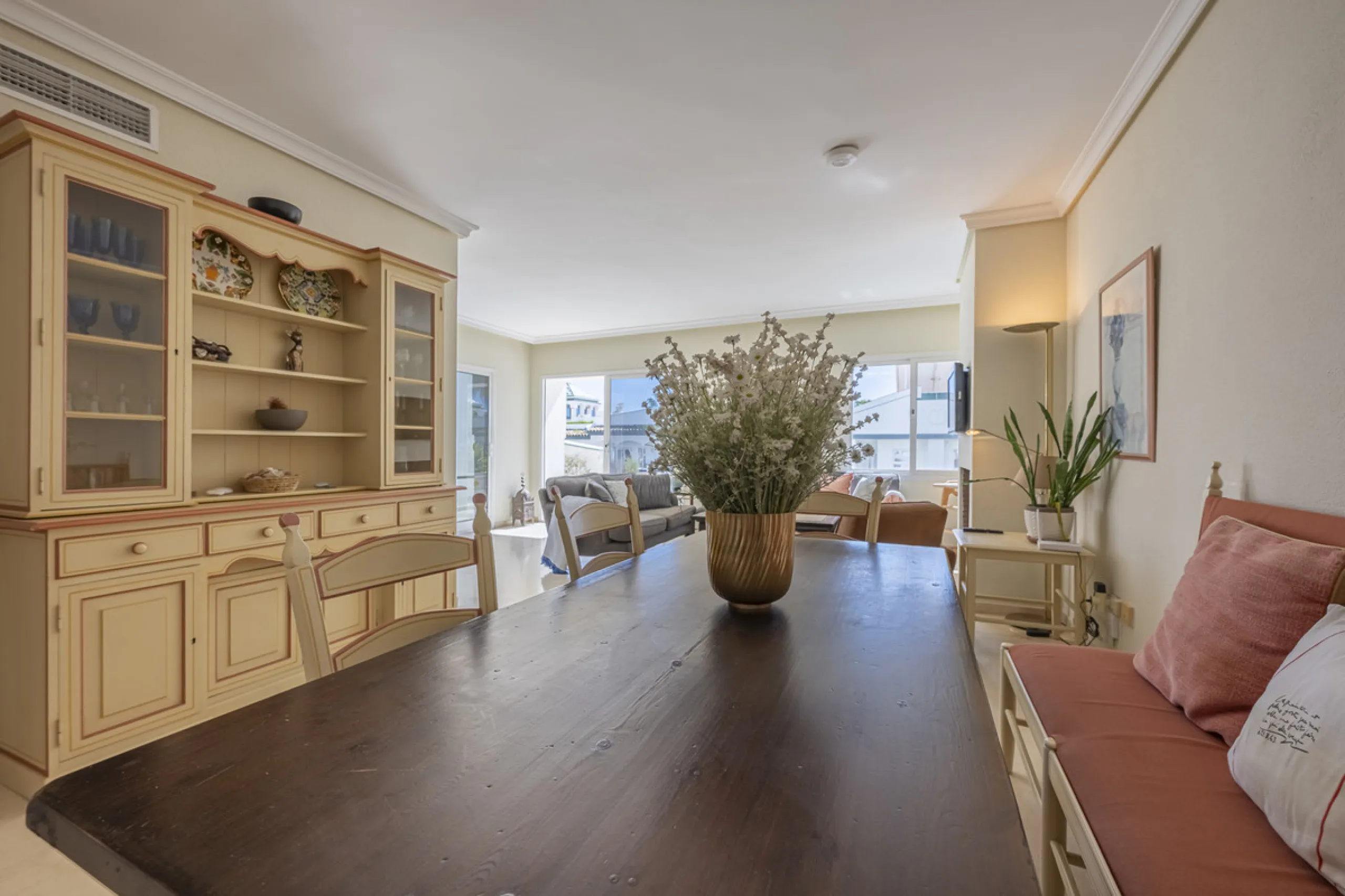Apartment - Penthouse Duplex в продаже в Estepona, Málaga. В доме 3 спален и 4 ванных комнат. Площадь дома 270 м²