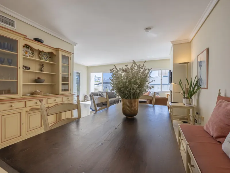 Apartment - Penthouse Duplex в продаже в Estepona, Málaga. В доме 3 спален и 4 ванных комнат. Площадь дома 270 м²