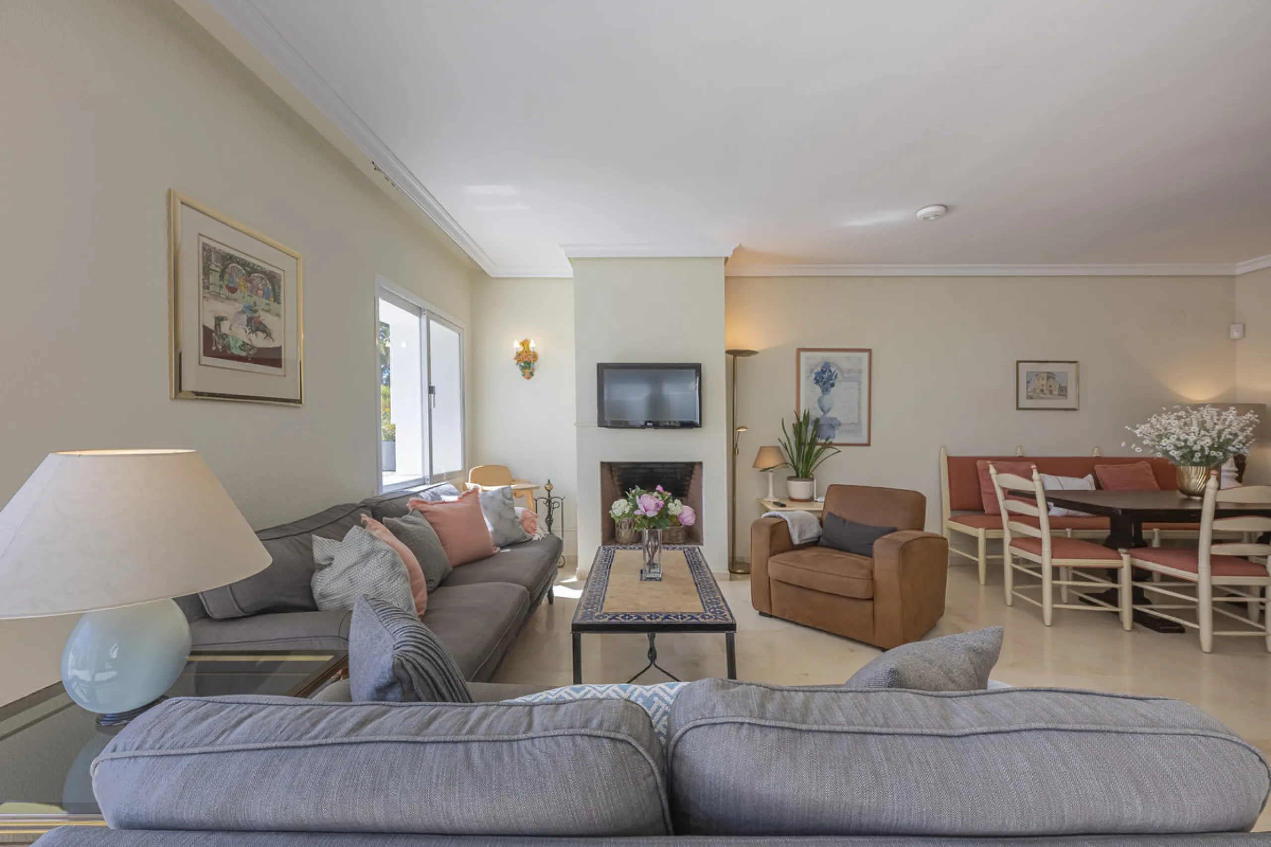 Apartment - Penthouse Duplex в продаже в Estepona, Málaga. В доме 3 спален и 4 ванных комнат. Площадь дома 270 м²