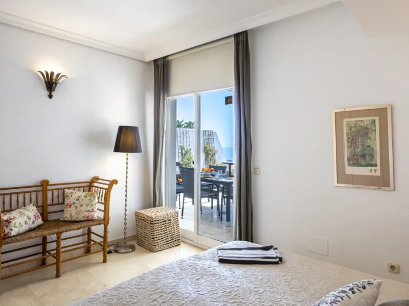 Apartment - Penthouse Duplex в продаже в Estepona, Málaga. В доме 3 спален и 4 ванных комнат. Площадь дома 270 м²