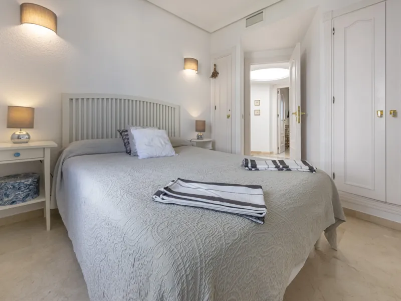 Apartment - Penthouse Duplex в продаже в Estepona, Málaga. В доме 3 спален и 4 ванных комнат. Площадь дома 270 м²