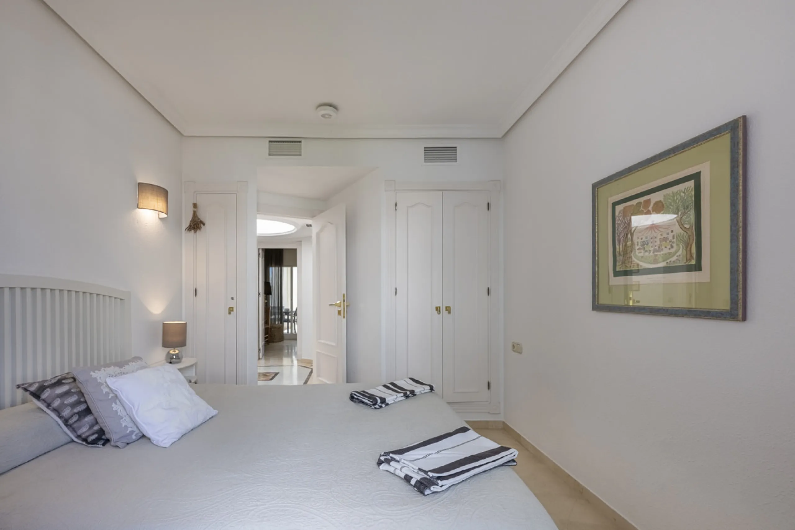 Apartment - Penthouse Duplex в продаже в Estepona, Málaga. В доме 3 спален и 4 ванных комнат. Площадь дома 270 м²