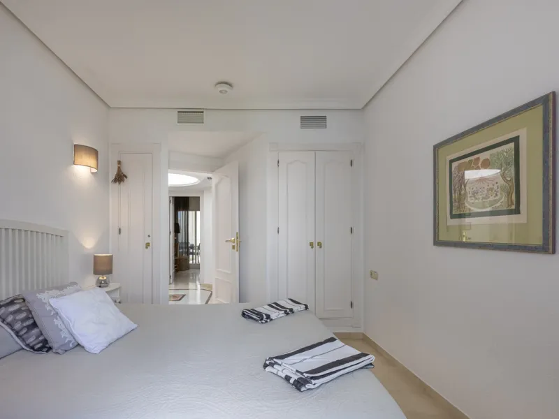 Apartment - Penthouse Duplex в продаже в Estepona, Málaga. В доме 3 спален и 4 ванных комнат. Площадь дома 270 м²