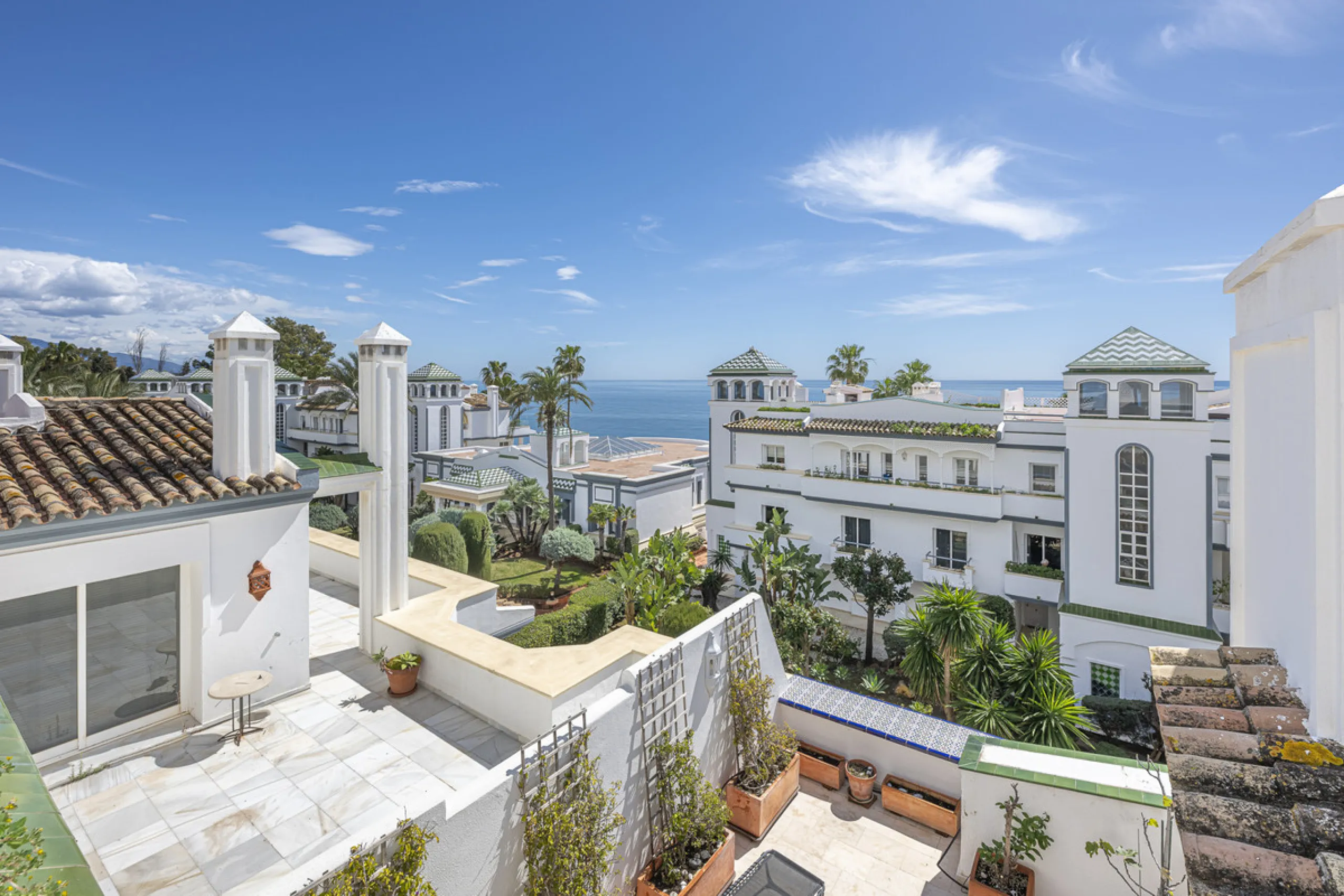 Apartment - Penthouse Duplex в продаже в Estepona, Málaga. В доме 3 спален и 4 ванных комнат. Площадь дома 270 м²