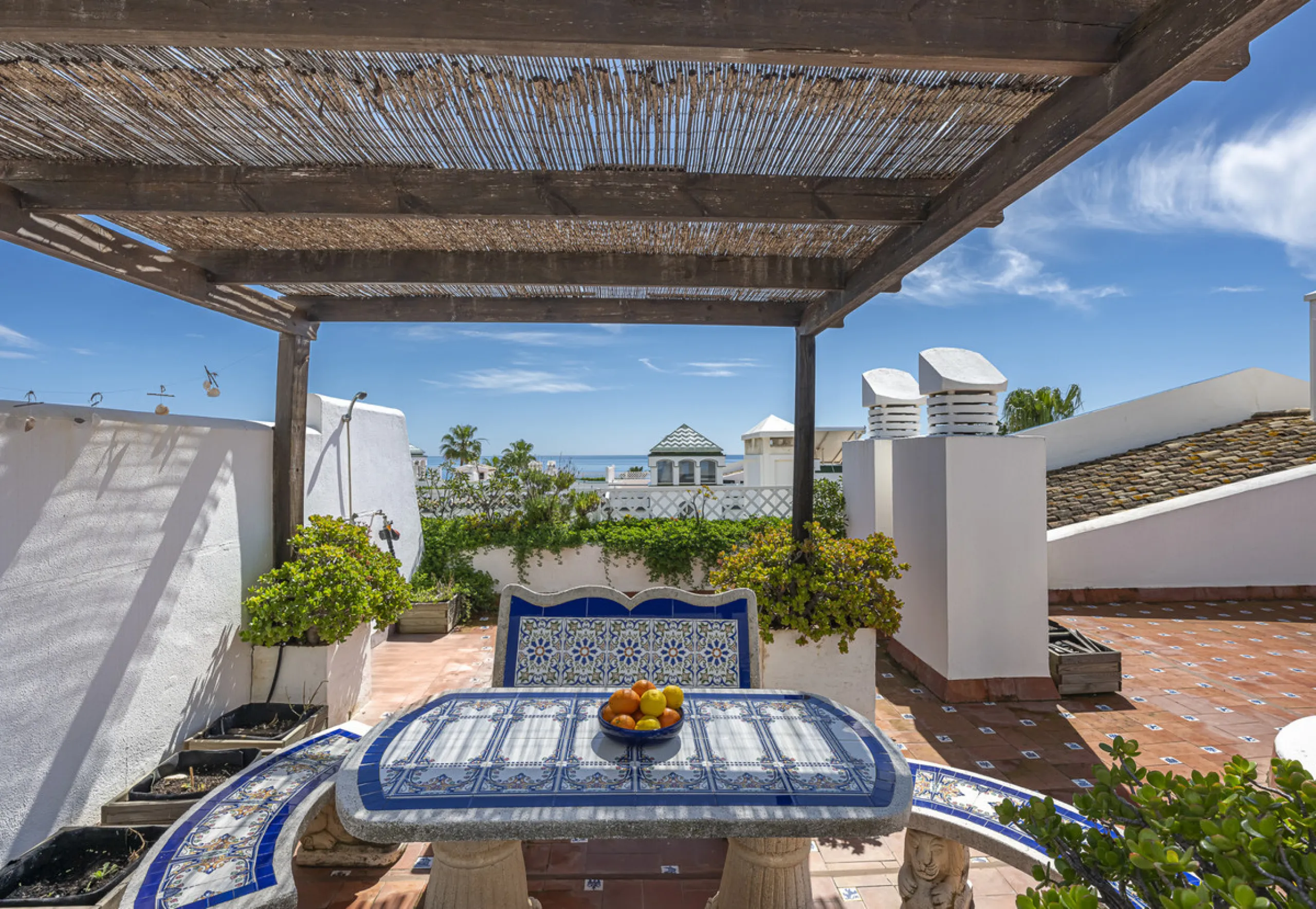 Apartment - Penthouse Duplex в продаже в Estepona, Málaga. В доме 3 спален и 4 ванных комнат. Площадь дома 270 м²