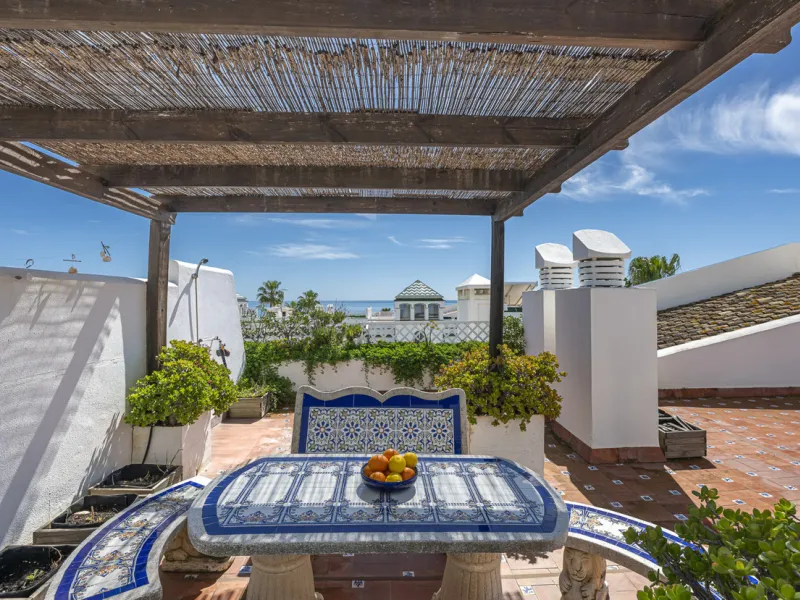 Apartment - Penthouse Duplex в продаже в Estepona, Málaga. В доме 3 спален и 4 ванных комнат. Площадь дома 270 м²