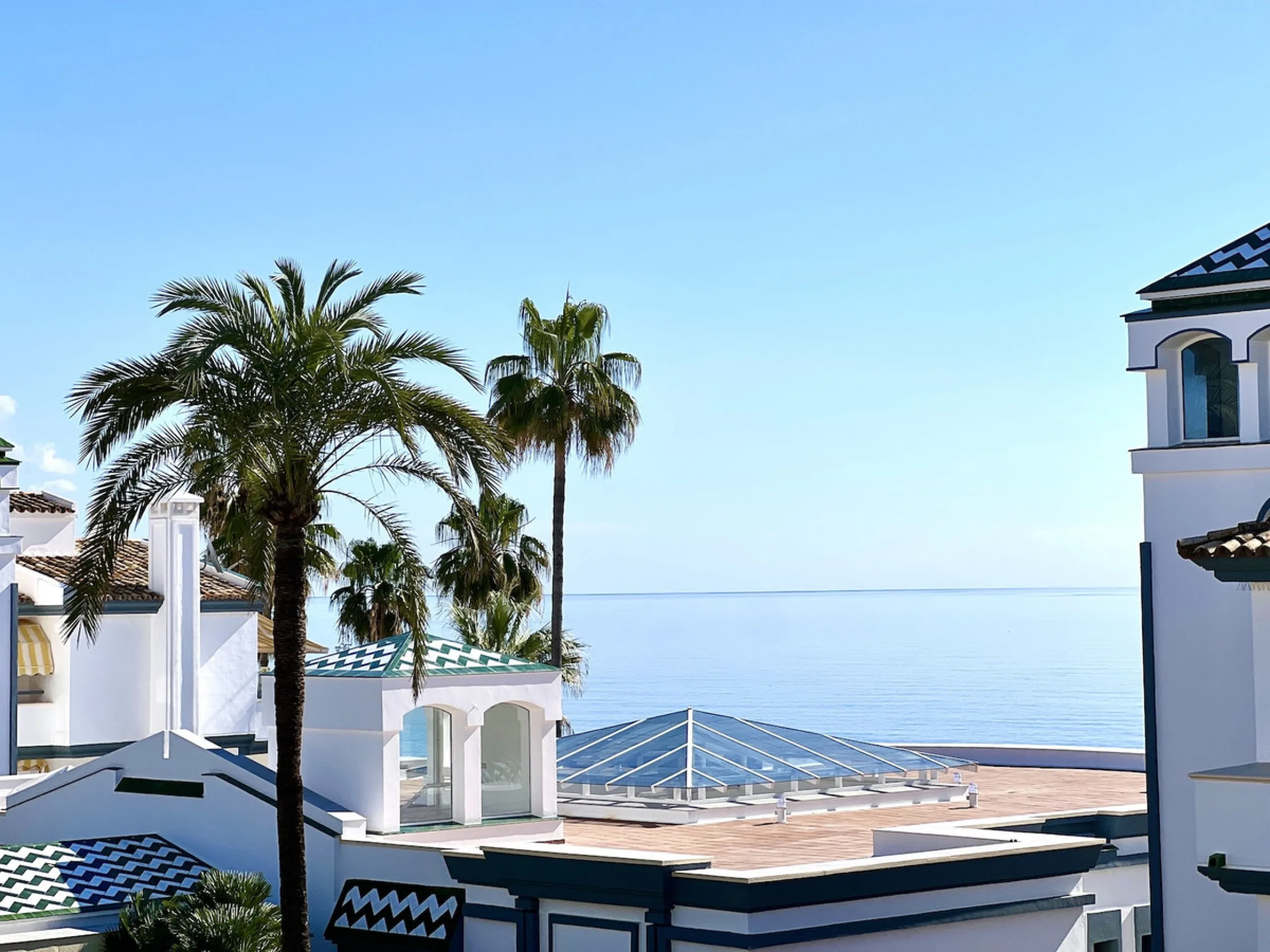 Apartment - Penthouse Duplex в продаже в Estepona, Málaga. В доме 3 спален и 4 ванных комнат. Площадь дома 270 м²