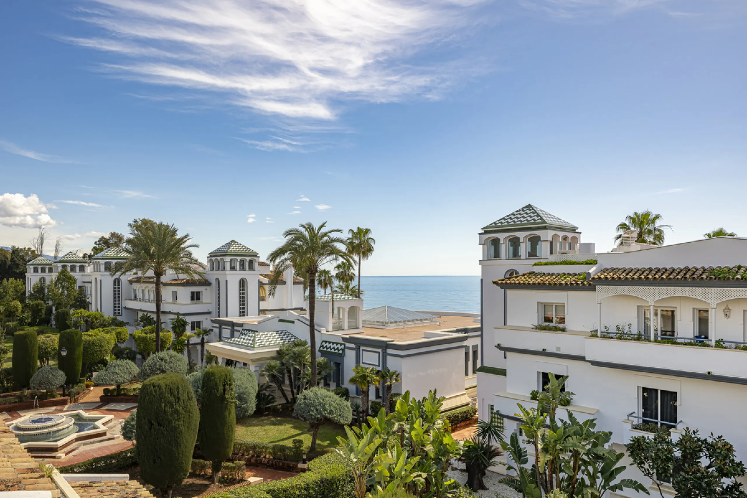 Apartment - Penthouse Duplex в продаже в Estepona, Málaga. В доме 3 спален и 4 ванных комнат. Площадь дома 270 м²