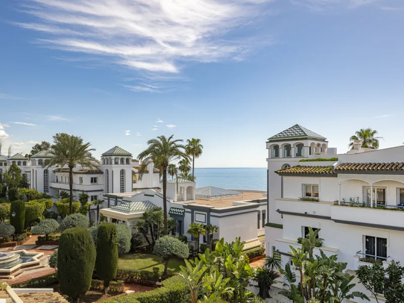 Apartment - Penthouse Duplex в продаже в Estepona, Málaga. В доме 3 спален и 4 ванных комнат. Площадь дома 270 м²