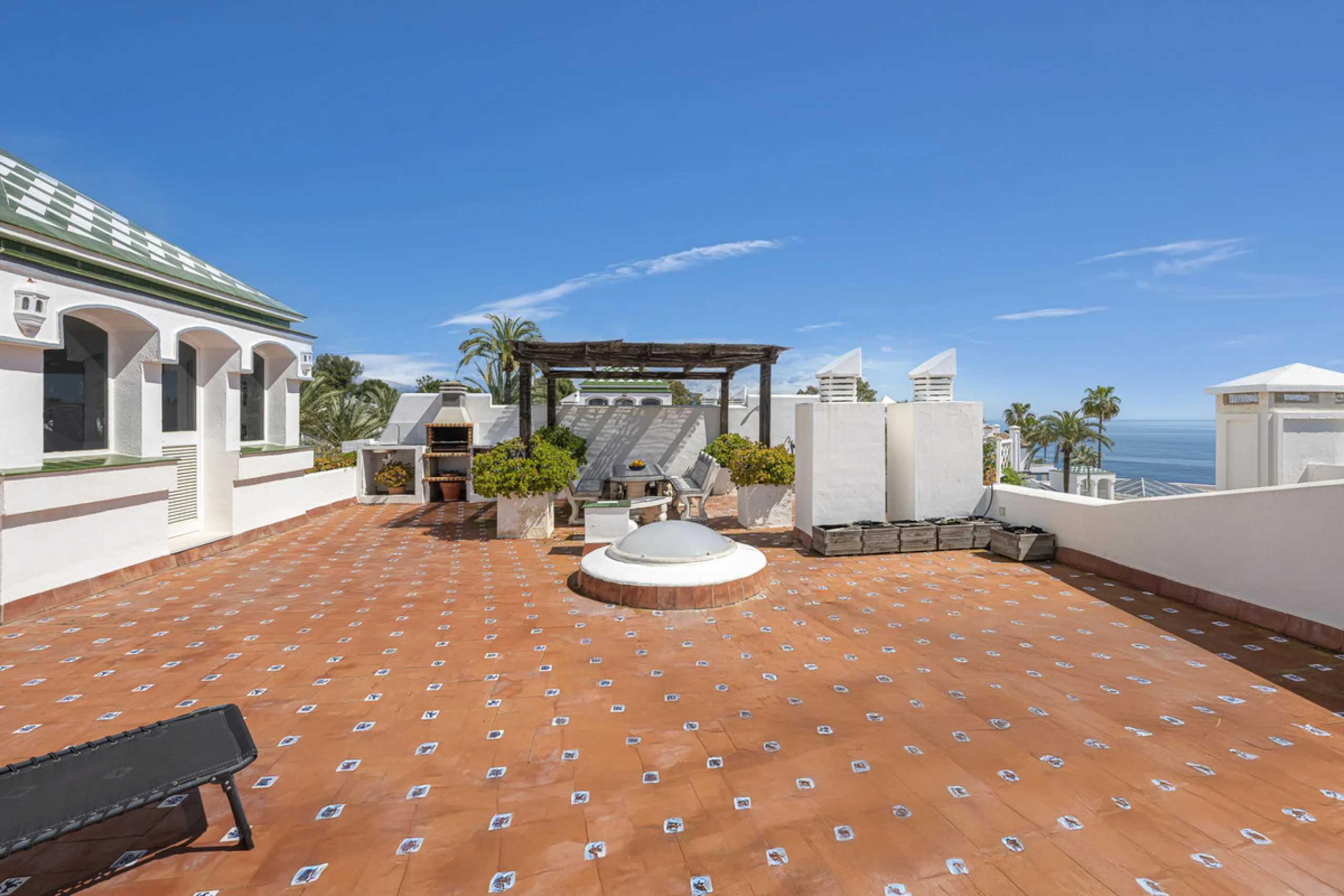 Apartment - Penthouse Duplex в продаже в Estepona, Málaga. В доме 3 спален и 4 ванных комнат. Площадь дома 270 м²