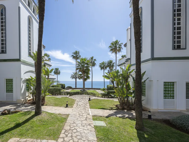 Apartment - Penthouse Duplex в продаже в Estepona, Málaga. В доме 3 спален и 4 ванных комнат. Площадь дома 270 м²