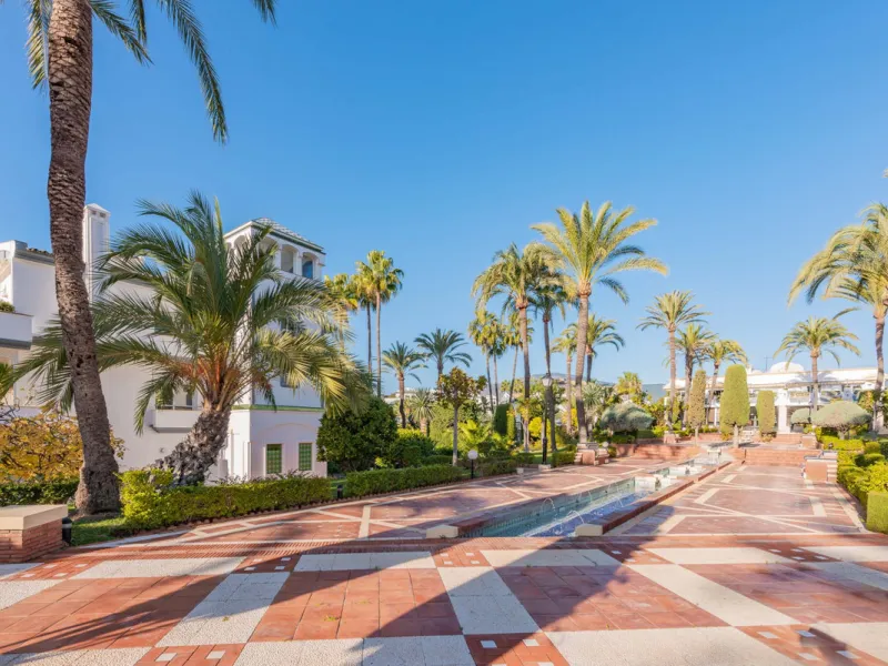 Apartment - Penthouse Duplex в продаже в Estepona, Málaga. В доме 3 спален и 4 ванных комнат. Площадь дома 270 м²