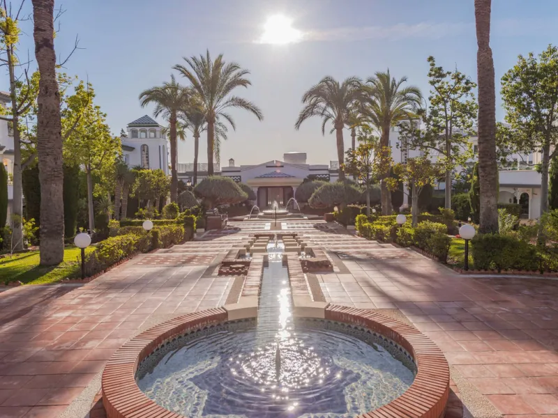 Apartment - Penthouse Duplex в продаже в Estepona, Málaga. В доме 3 спален и 4 ванных комнат. Площадь дома 270 м²