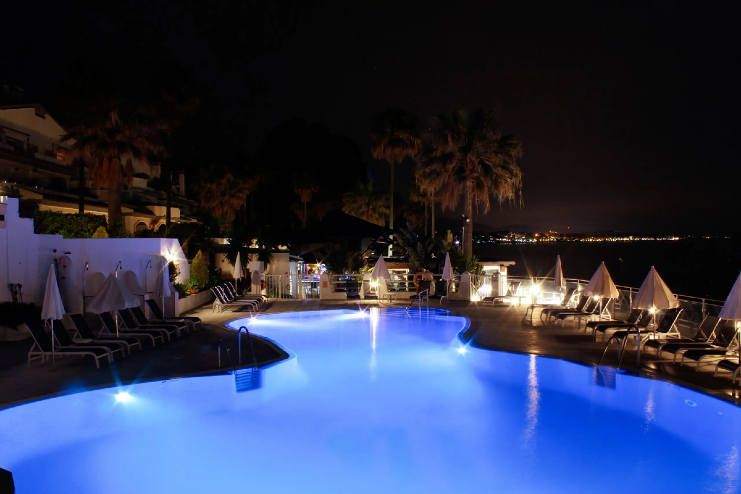 Apartment - Penthouse Duplex в продаже в Estepona, Málaga. В доме 3 спален и 4 ванных комнат. Площадь дома 270 м²