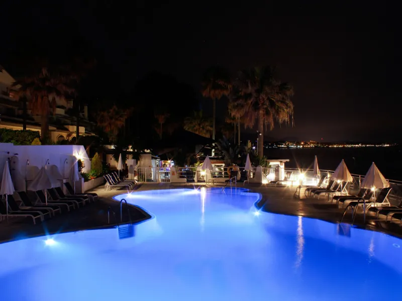 Apartment - Penthouse Duplex в продаже в Estepona, Málaga. В доме 3 спален и 4 ванных комнат. Площадь дома 270 м²