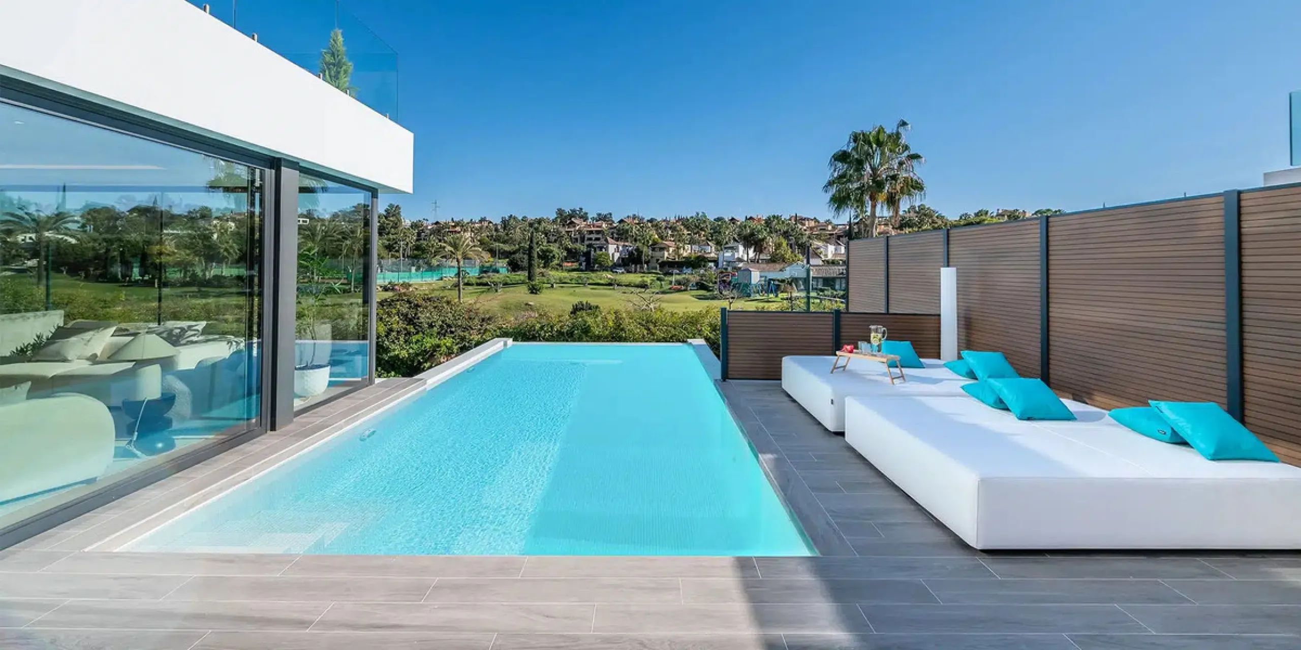 This is a brand new, Scandinavian-inspired home set front line to El Campanario Golf. Just minutes from Puerto Banús, the beach, and top golf courses, this modern villa offers five spacious bedrooms, four en suite bathrooms, and a guest toilet. The open p