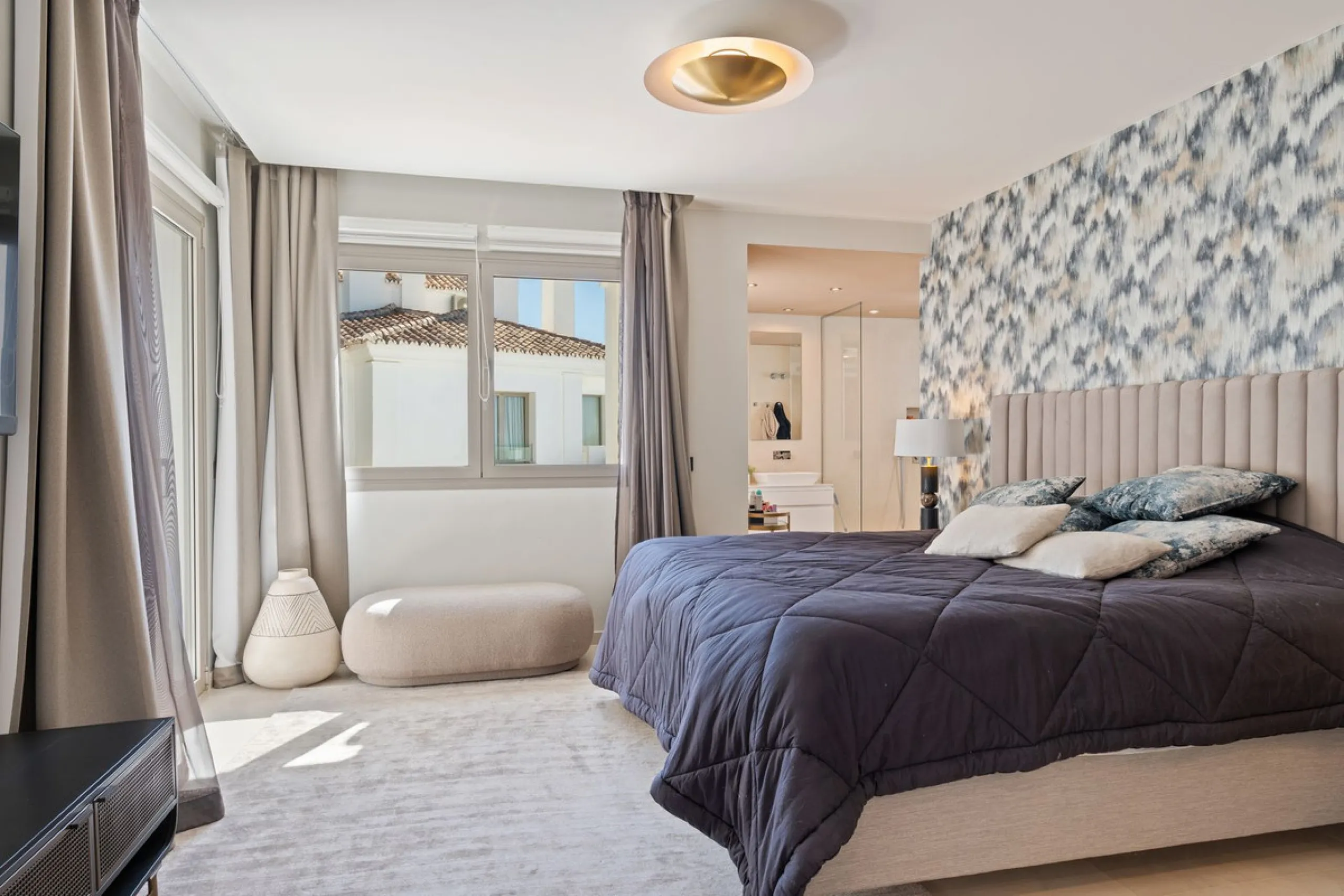 This stunning 2-bedroom, 2-bathroom penthouse is located in the newly built luxury complex, Nine Lions Residences. Set within an exclusive gated community, the apartment offers breathtaking panoramic views of the Mediterranean Sea. Designed for modern com
