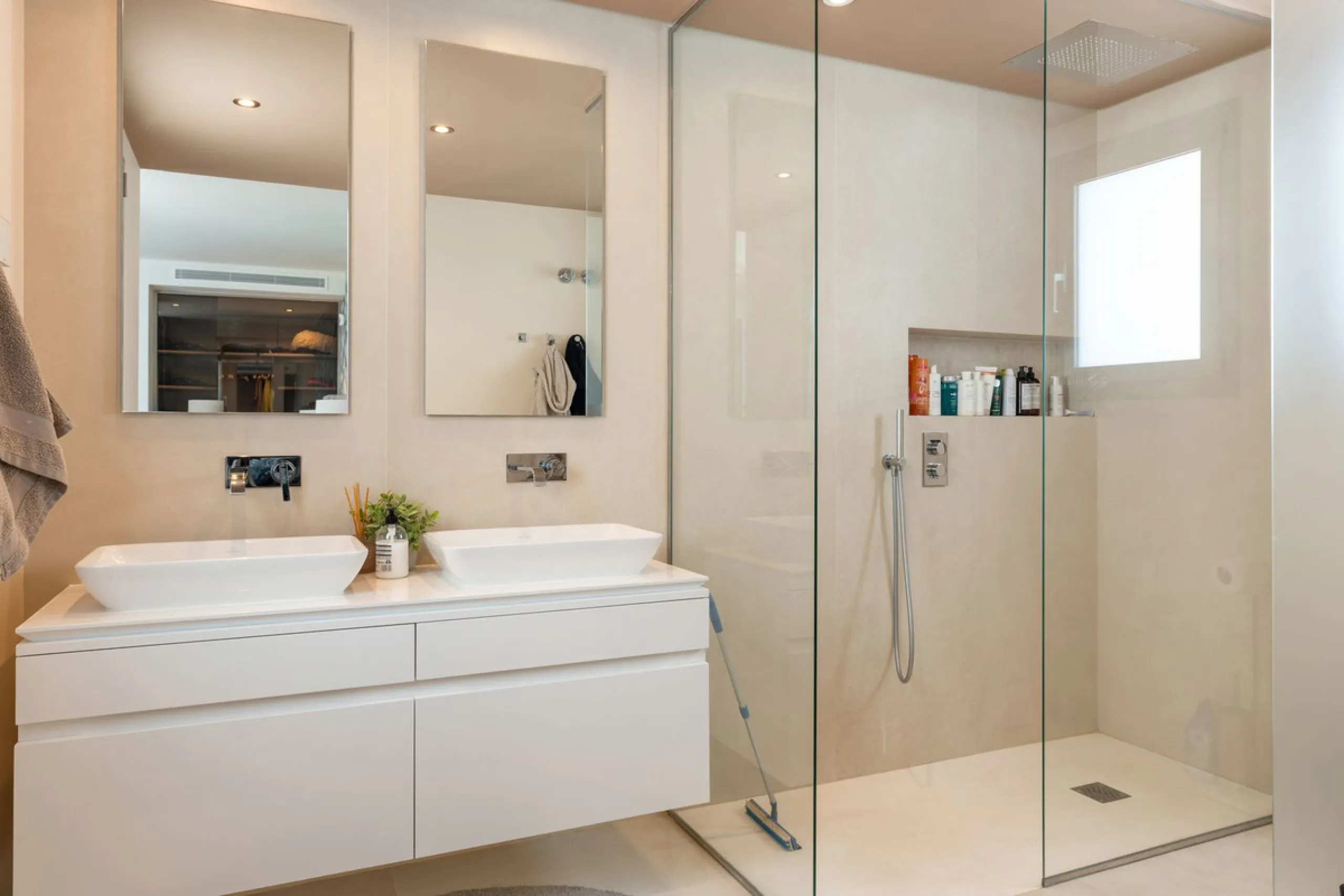 This stunning 2-bedroom, 2-bathroom penthouse is located in the newly built luxury complex, Nine Lions Residences. Set within an exclusive gated community, the apartment offers breathtaking panoramic views of the Mediterranean Sea. Designed for modern com