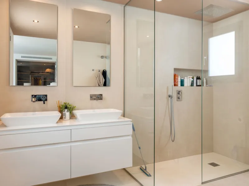 This stunning 2-bedroom, 2-bathroom penthouse is located in the newly built luxury complex, Nine Lions Residences. Set within an exclusive gated community, the apartment offers breathtaking panoramic views of the Mediterranean Sea. Designed for modern com