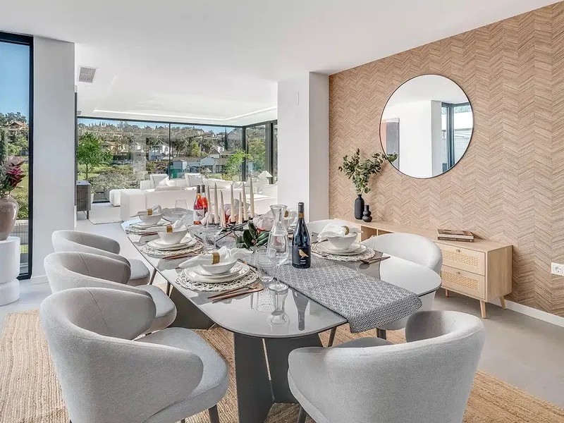 This is a brand new, Scandinavian-inspired home set front line to El Campanario Golf. Just minutes from Puerto Banús, the beach, and top golf courses, this modern villa offers five spacious bedrooms, four en suite bathrooms, and a guest toilet. The open p