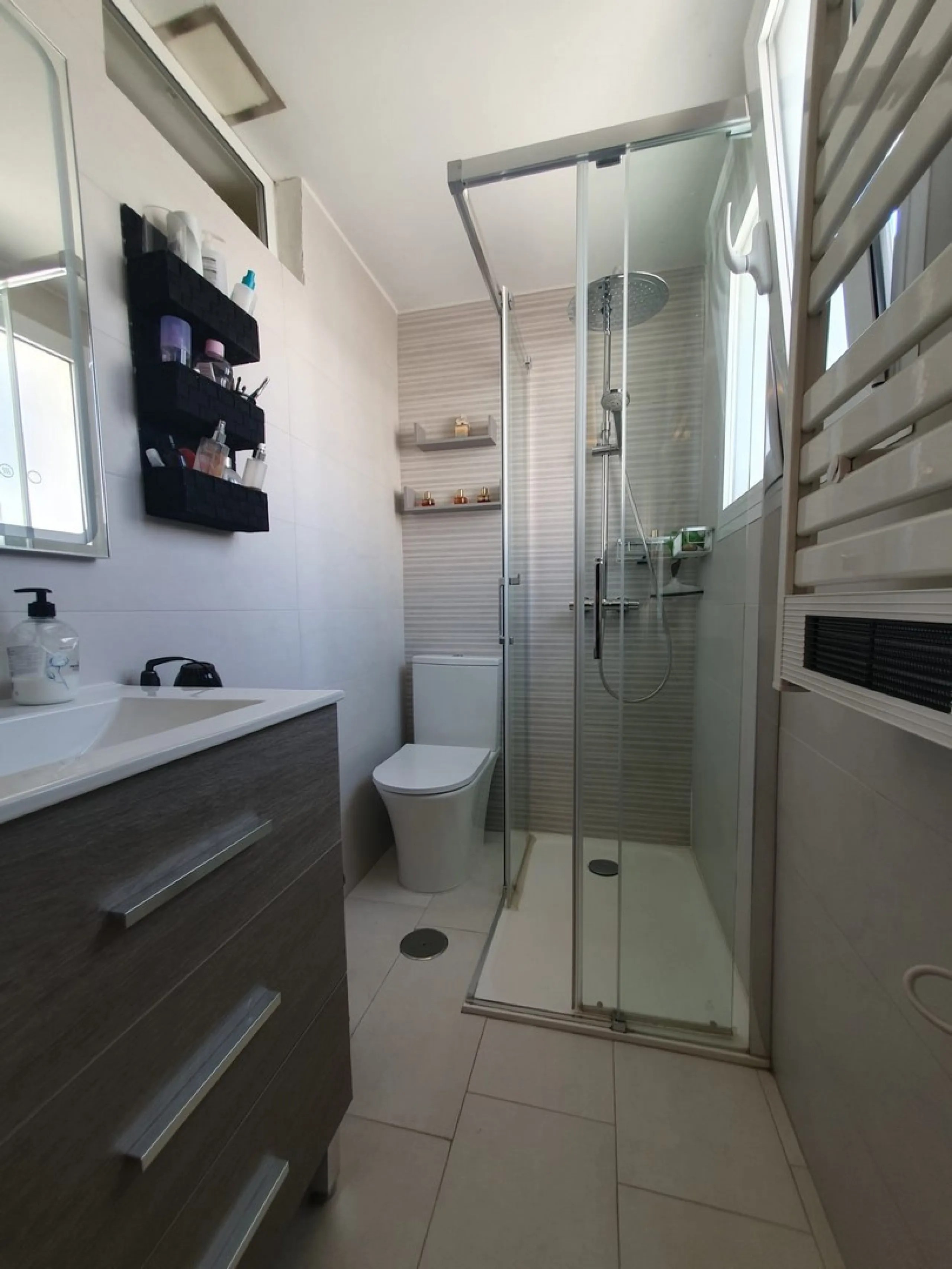 First floor NO lift. Just reduced from 489.000 to 458.000 for a quick sale.