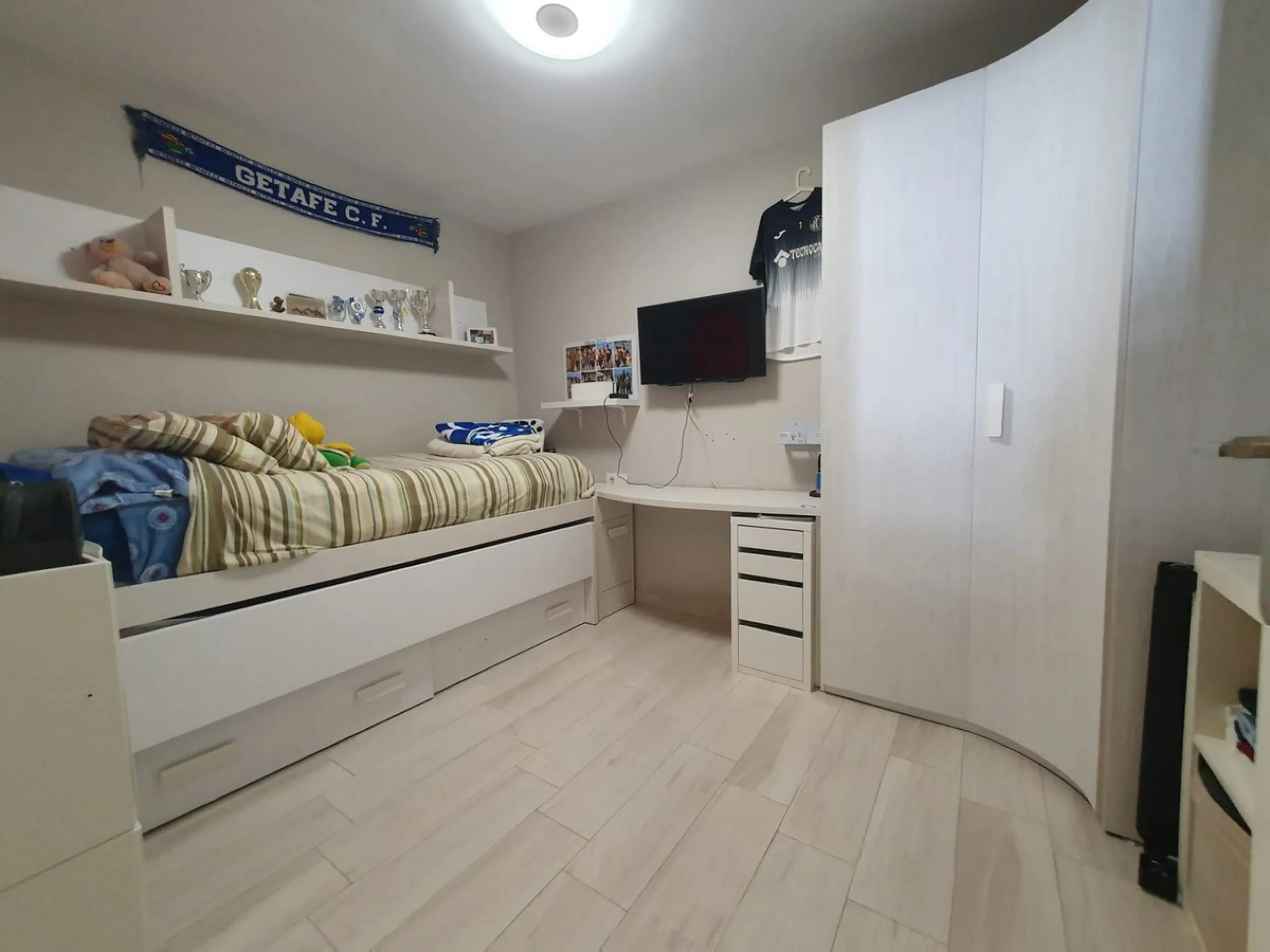 First floor NO lift. Just reduced from 489.000 to 458.000 for a quick sale.