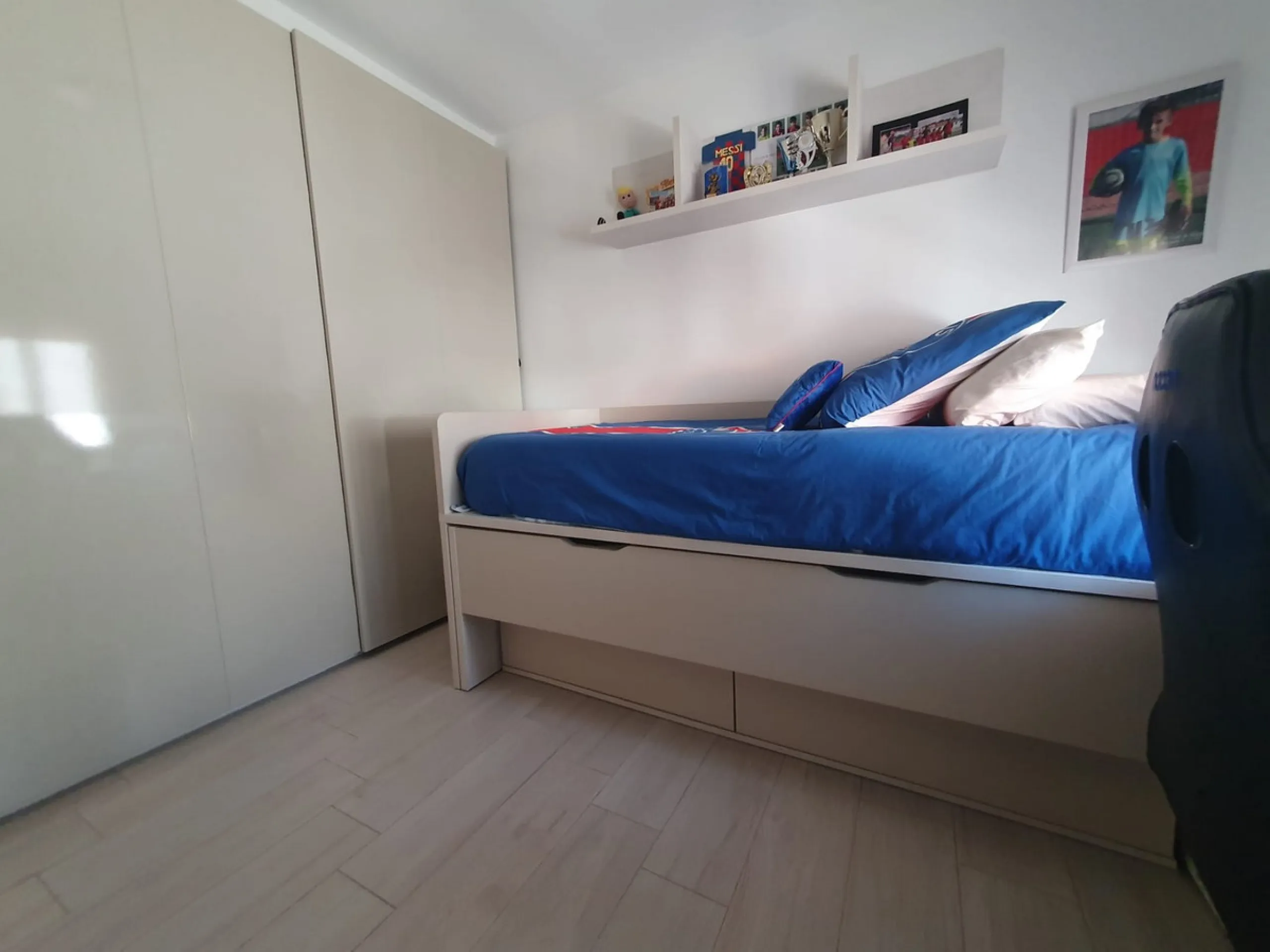 First floor NO lift. Just reduced from 489.000 to 458.000 for a quick sale.