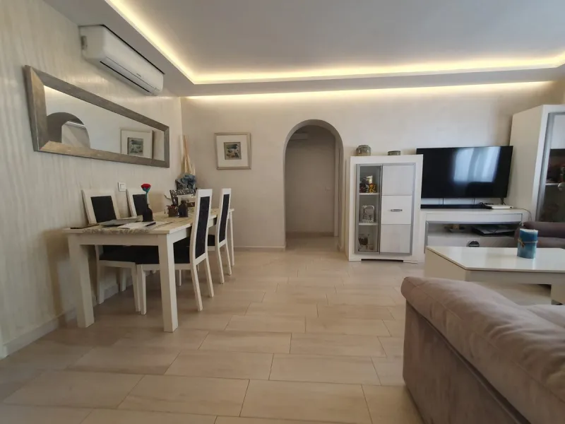 First floor NO lift. Just reduced from 489.000 to 458.000 for a quick sale.