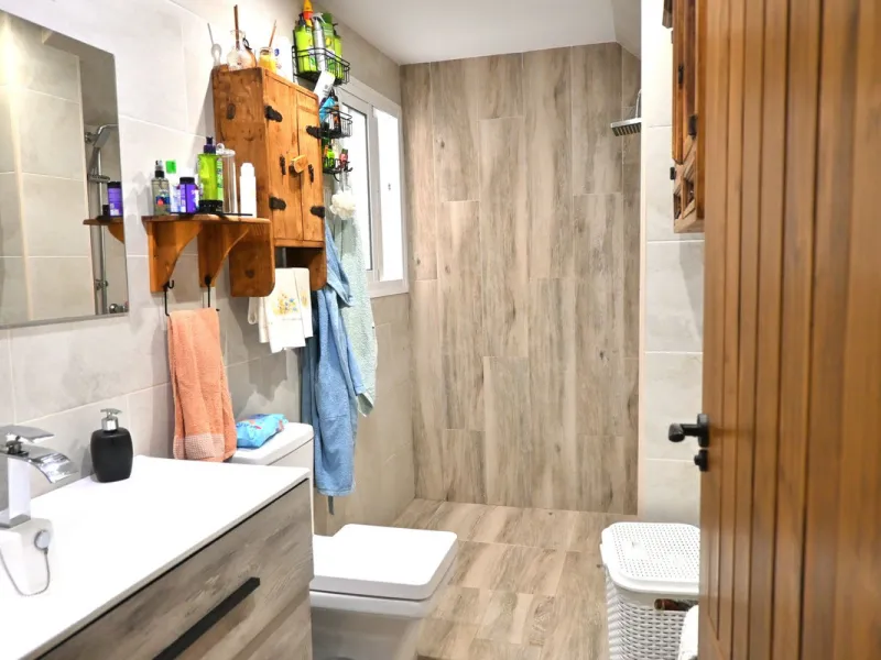 This fantastic home in Mijas is perfect for those seeking comfort and tranquility while staying close to all essential services. It is a recently renovated ground-floor property, ready to move into, with modern, high-quality finishes.