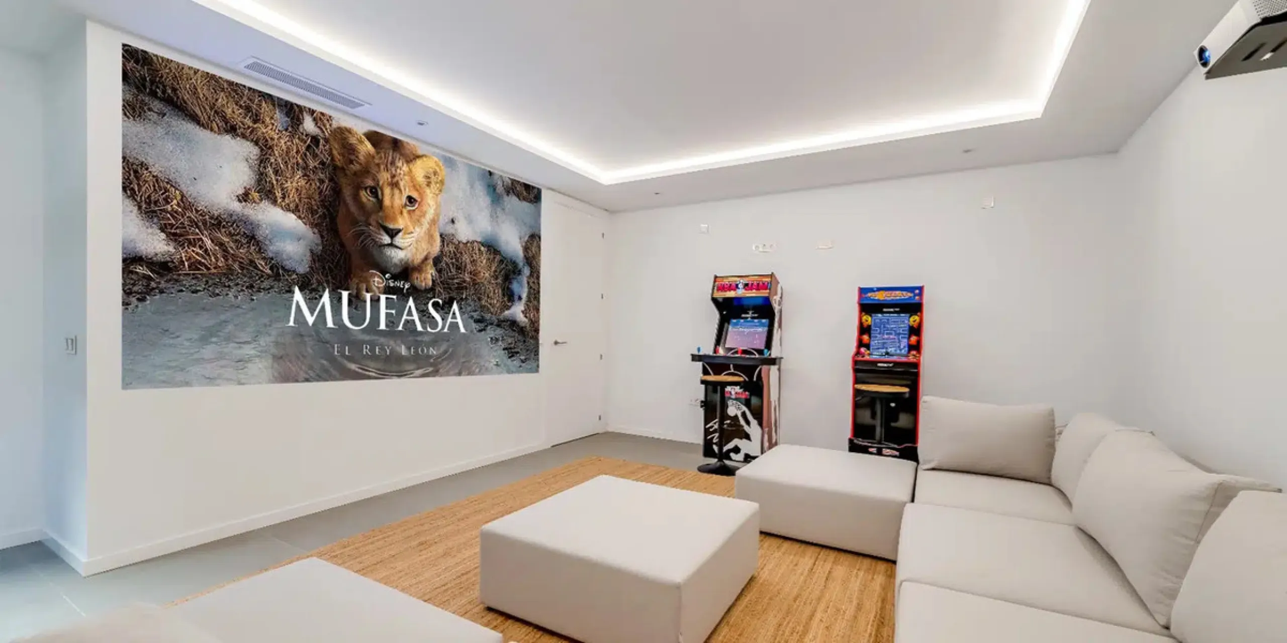 This is a brand new, Scandinavian-inspired home set front line to El Campanario Golf. Just minutes from Puerto Banús, the beach, and top golf courses, this modern villa offers five spacious bedrooms, four en suite bathrooms, and a guest toilet. The open p