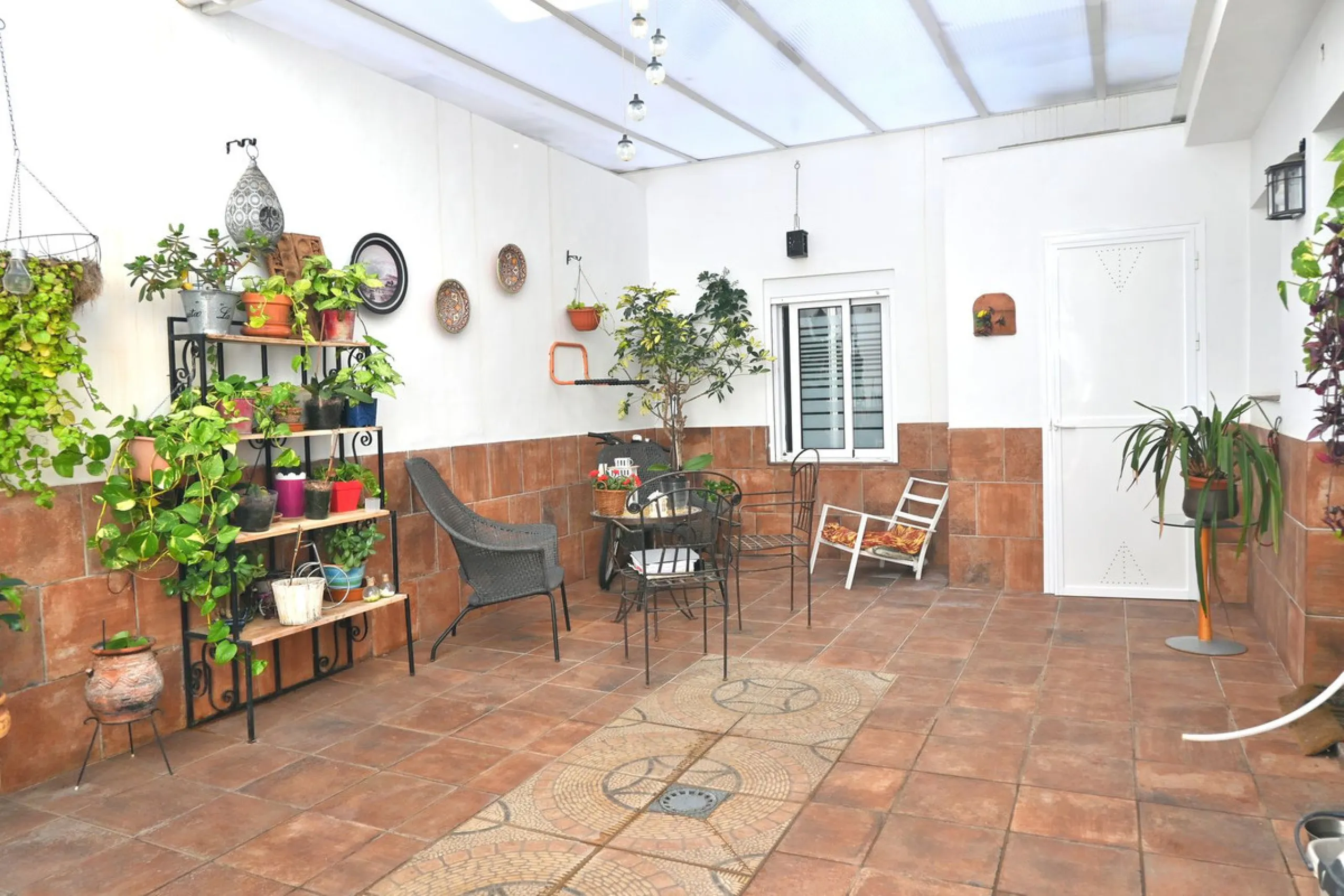 This fantastic home in Mijas is perfect for those seeking comfort and tranquility while staying close to all essential services. It is a recently renovated ground-floor property, ready to move into, with modern, high-quality finishes.