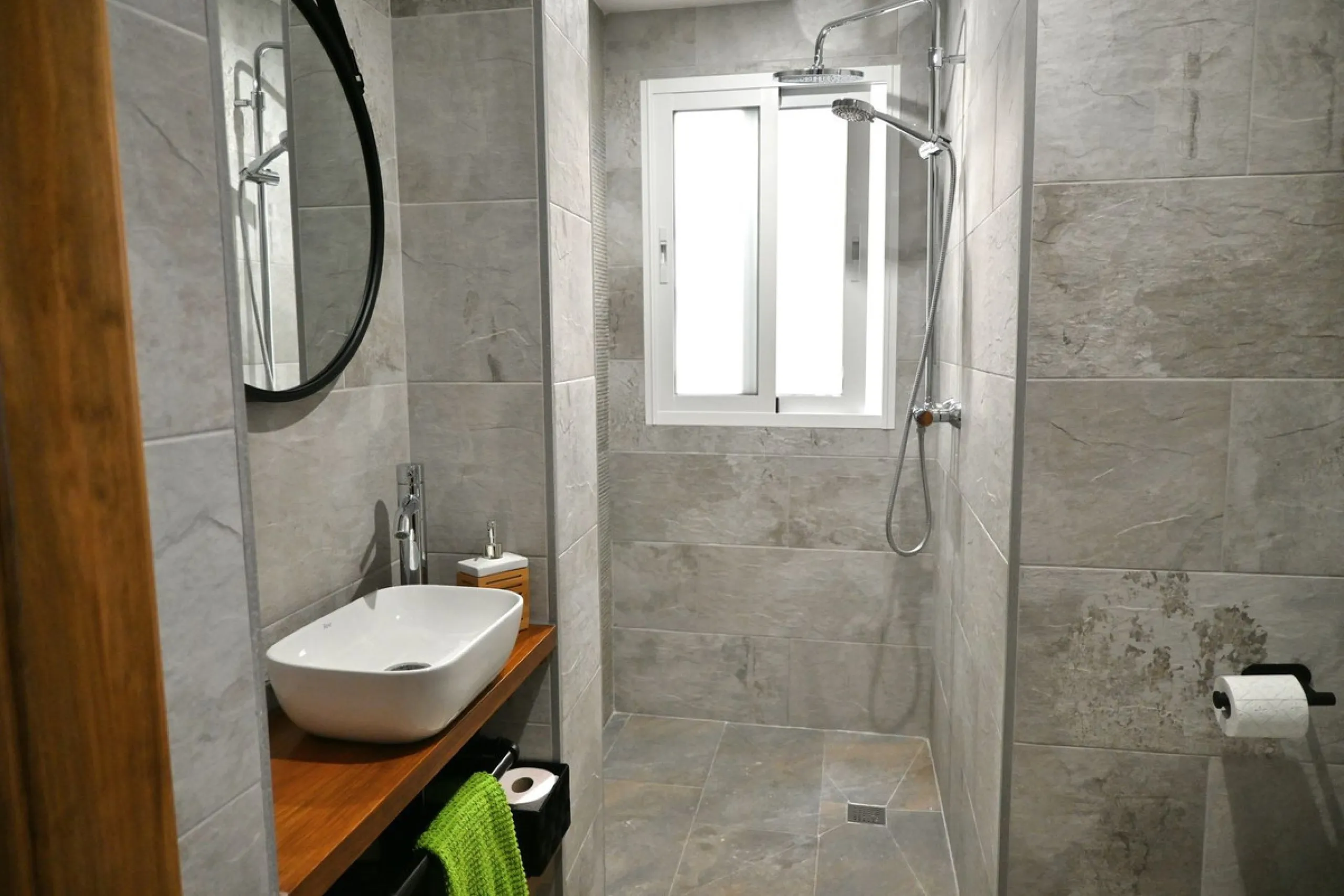 This fantastic home in Mijas is perfect for those seeking comfort and tranquility while staying close to all essential services. It is a recently renovated ground-floor property, ready to move into, with modern, high-quality finishes.