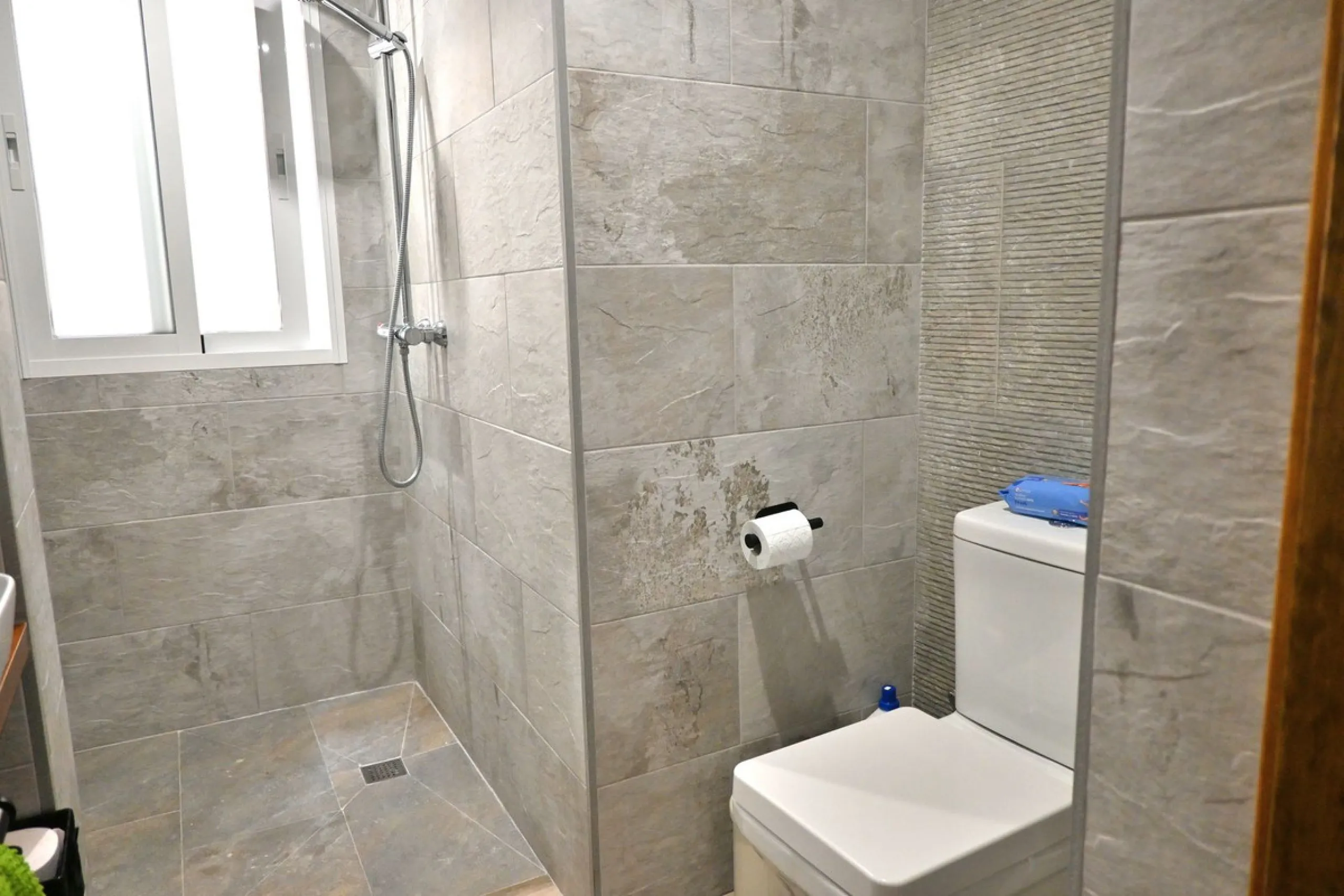 This fantastic home in Mijas is perfect for those seeking comfort and tranquility while staying close to all essential services. It is a recently renovated ground-floor property, ready to move into, with modern, high-quality finishes.