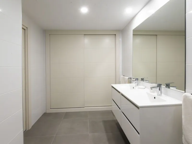 Opportunity to live in a very spacious PENTHOUSE with solarium of 77m2 where you can enjoy the sun all day.