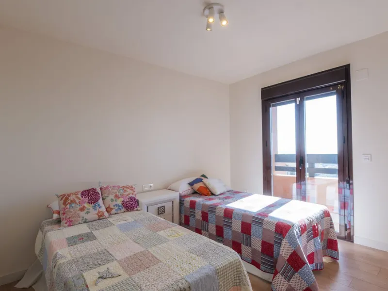 Opportunity to live in a very spacious PENTHOUSE with solarium of 77m2 where you can enjoy the sun all day.