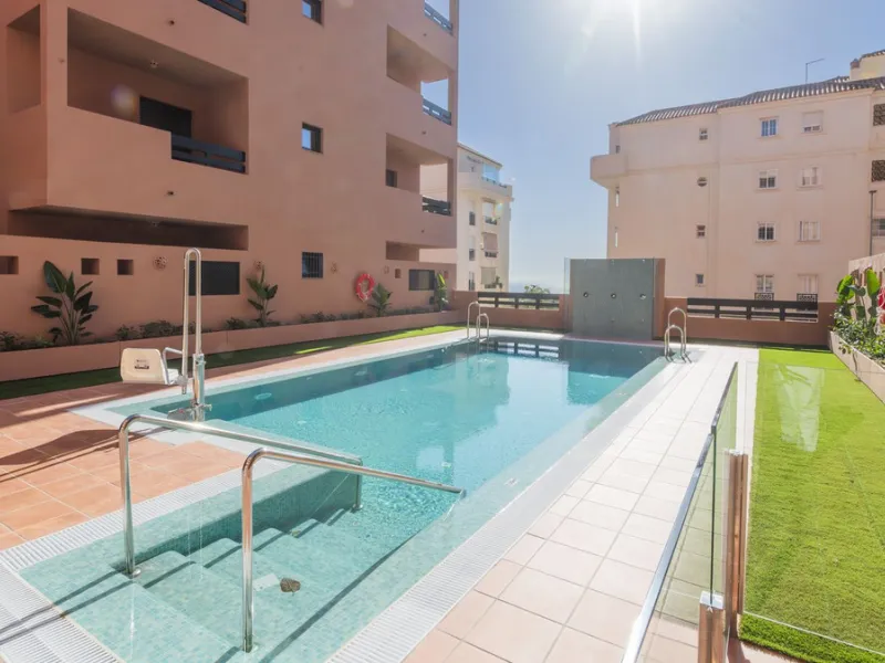 Opportunity to live in a very spacious PENTHOUSE with solarium of 77m2 where you can enjoy the sun all day.