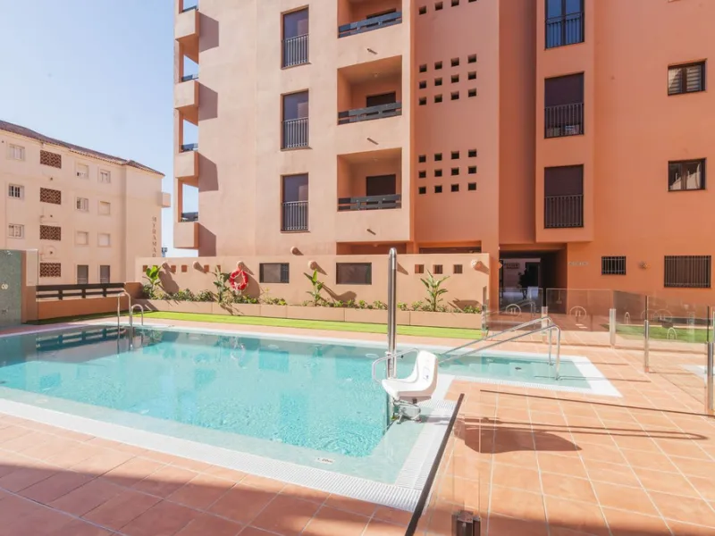 Opportunity to live in a very spacious PENTHOUSE with solarium of 77m2 where you can enjoy the sun all day.