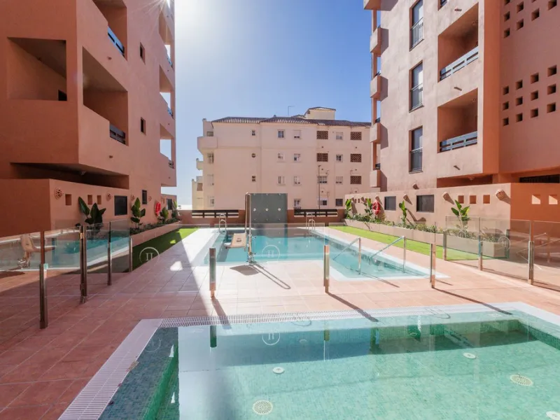 Opportunity to live in a very spacious PENTHOUSE with solarium of 77m2 where you can enjoy the sun all day.