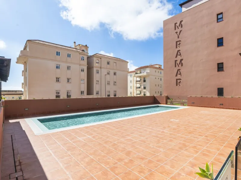 Opportunity to live in a very spacious PENTHOUSE with solarium of 77m2 where you can enjoy the sun all day.
