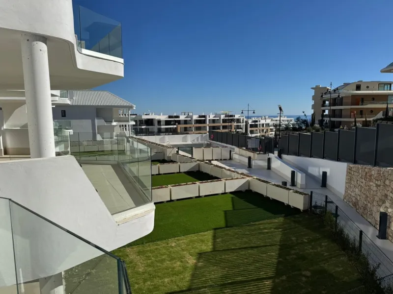 Brand new apartment with sea view in El Higueron.