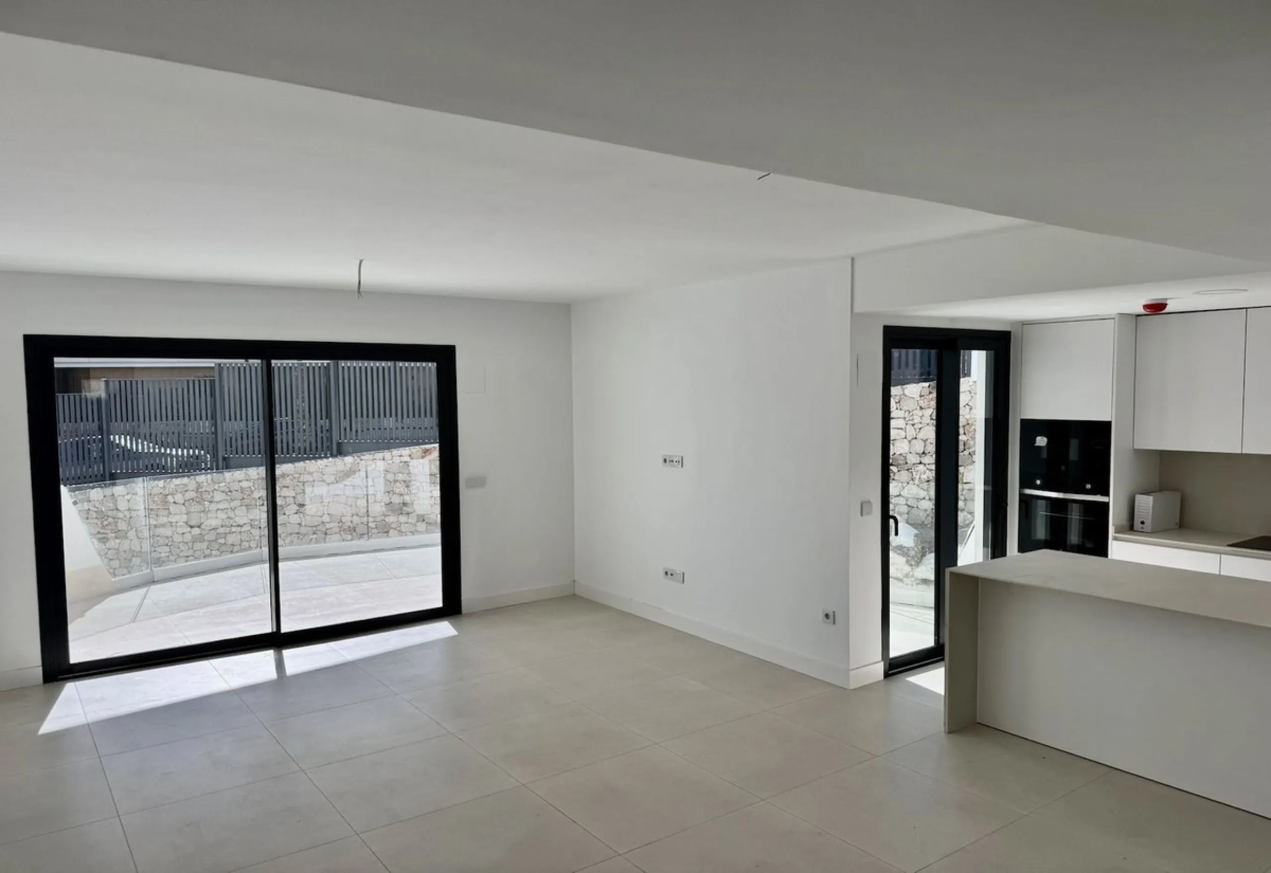 Brand new apartment with sea view in El Higueron.