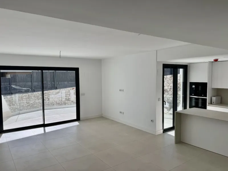 Brand new apartment with sea view in El Higueron.