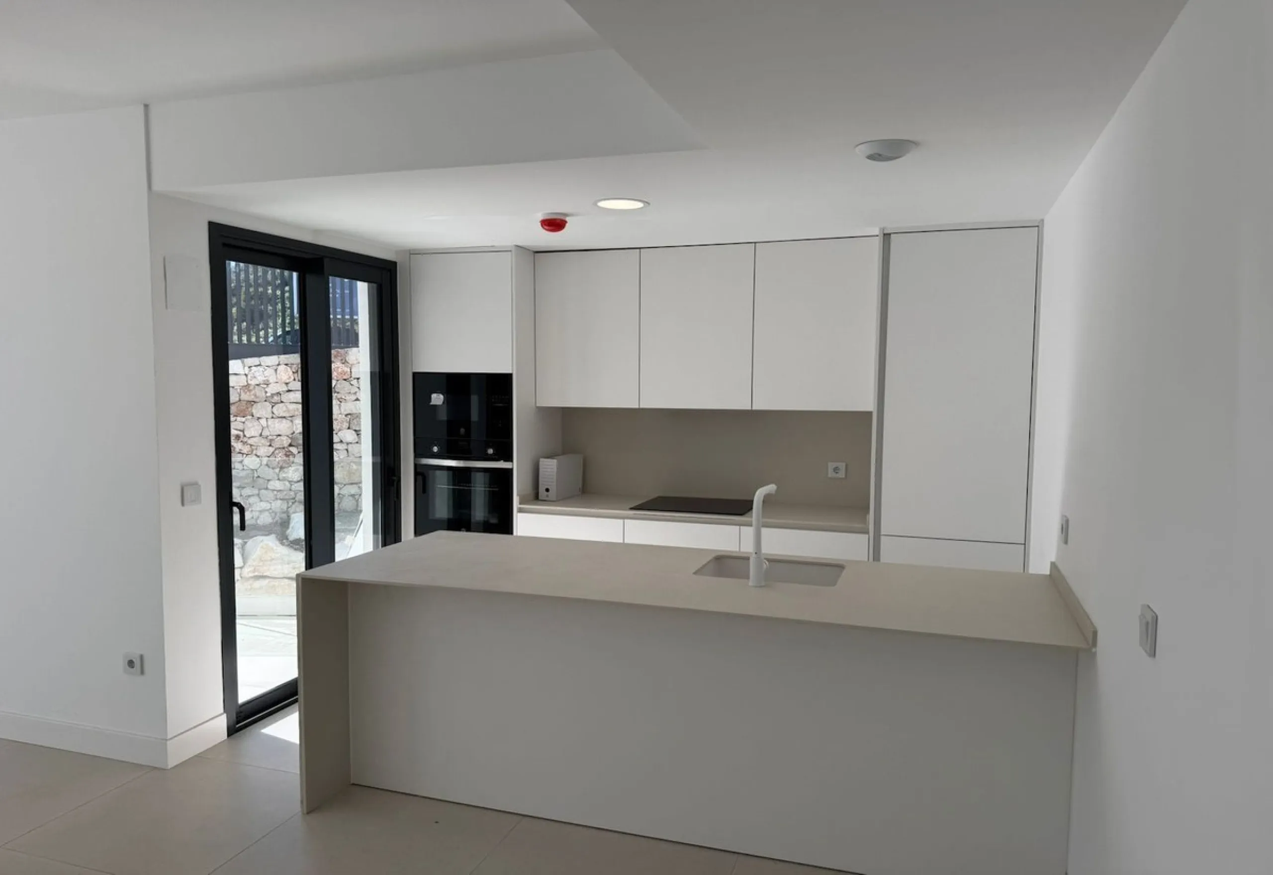 Brand new apartment with sea view in El Higueron.