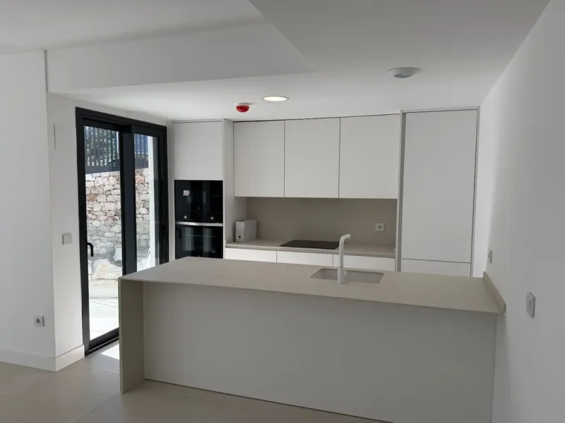 Brand new apartment with sea view in El Higueron.