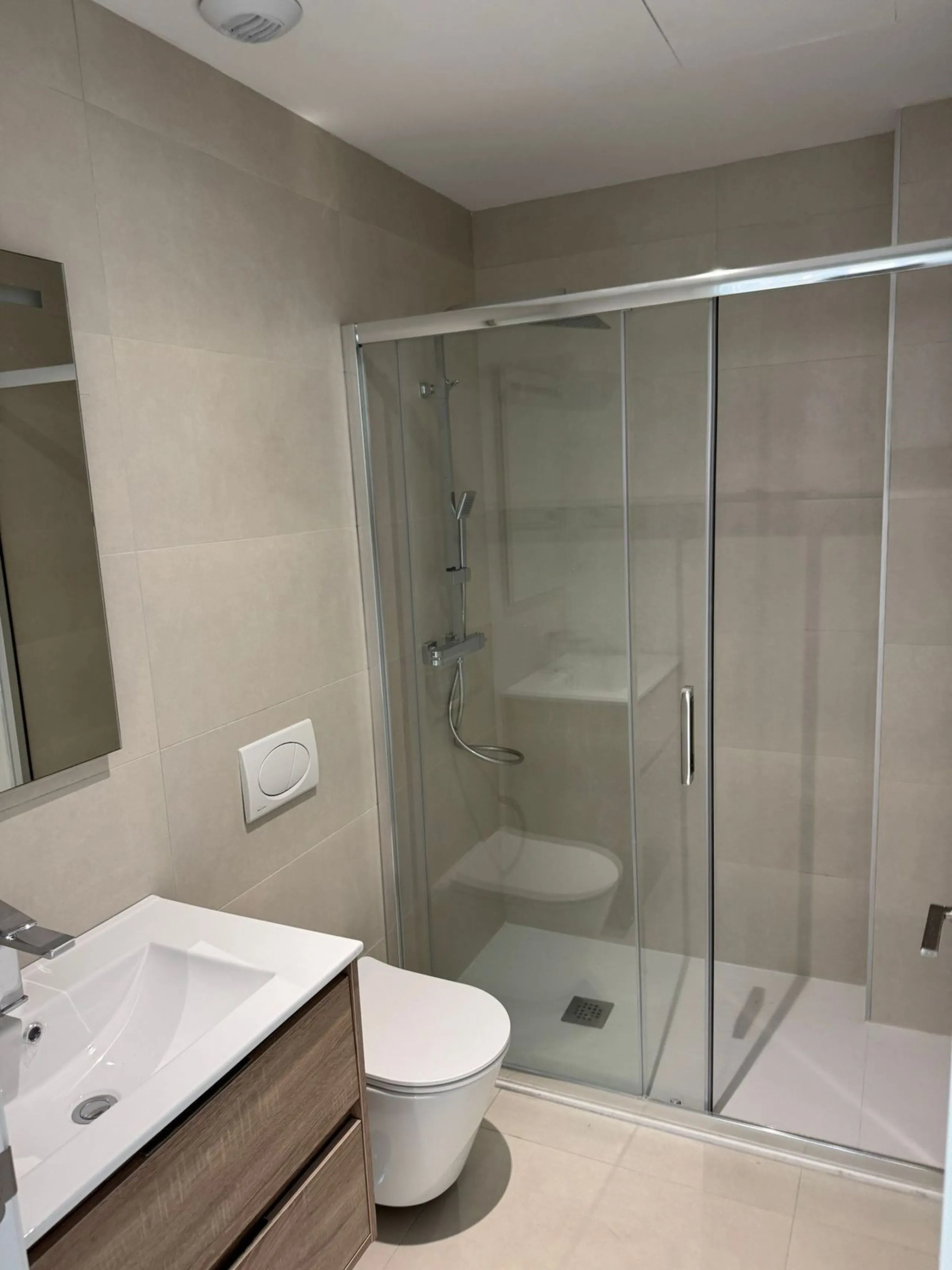 Brand new apartment with sea view in El Higueron.