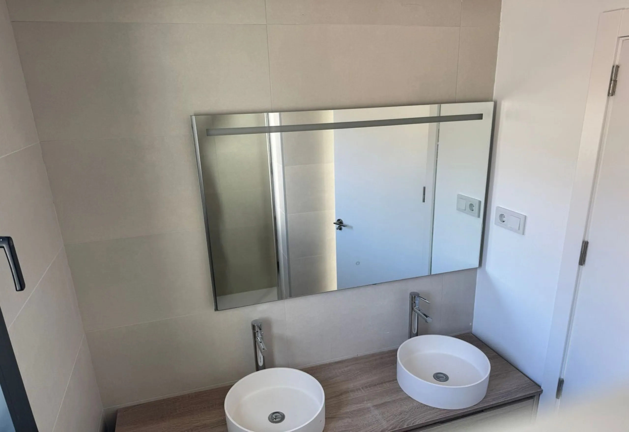 Brand new apartment with sea view in El Higueron.