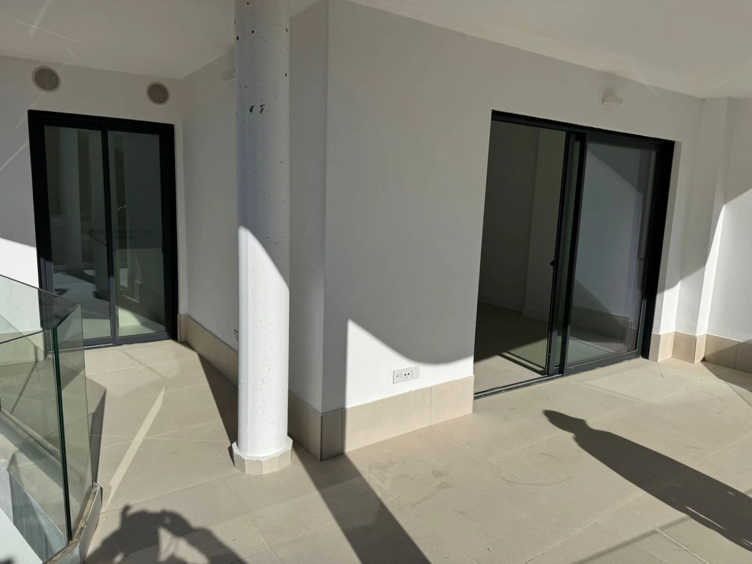 Brand new apartment with sea view in El Higueron.