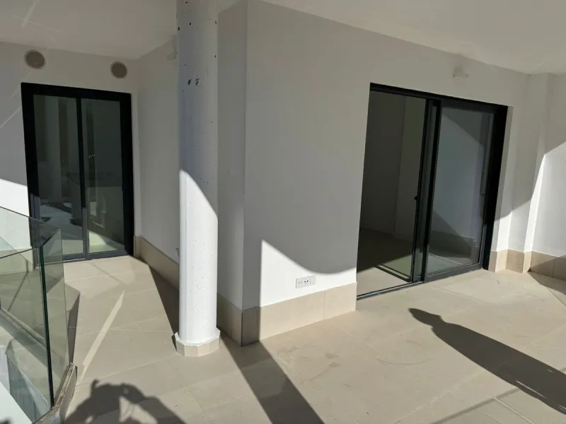 Brand new apartment with sea view in El Higueron.