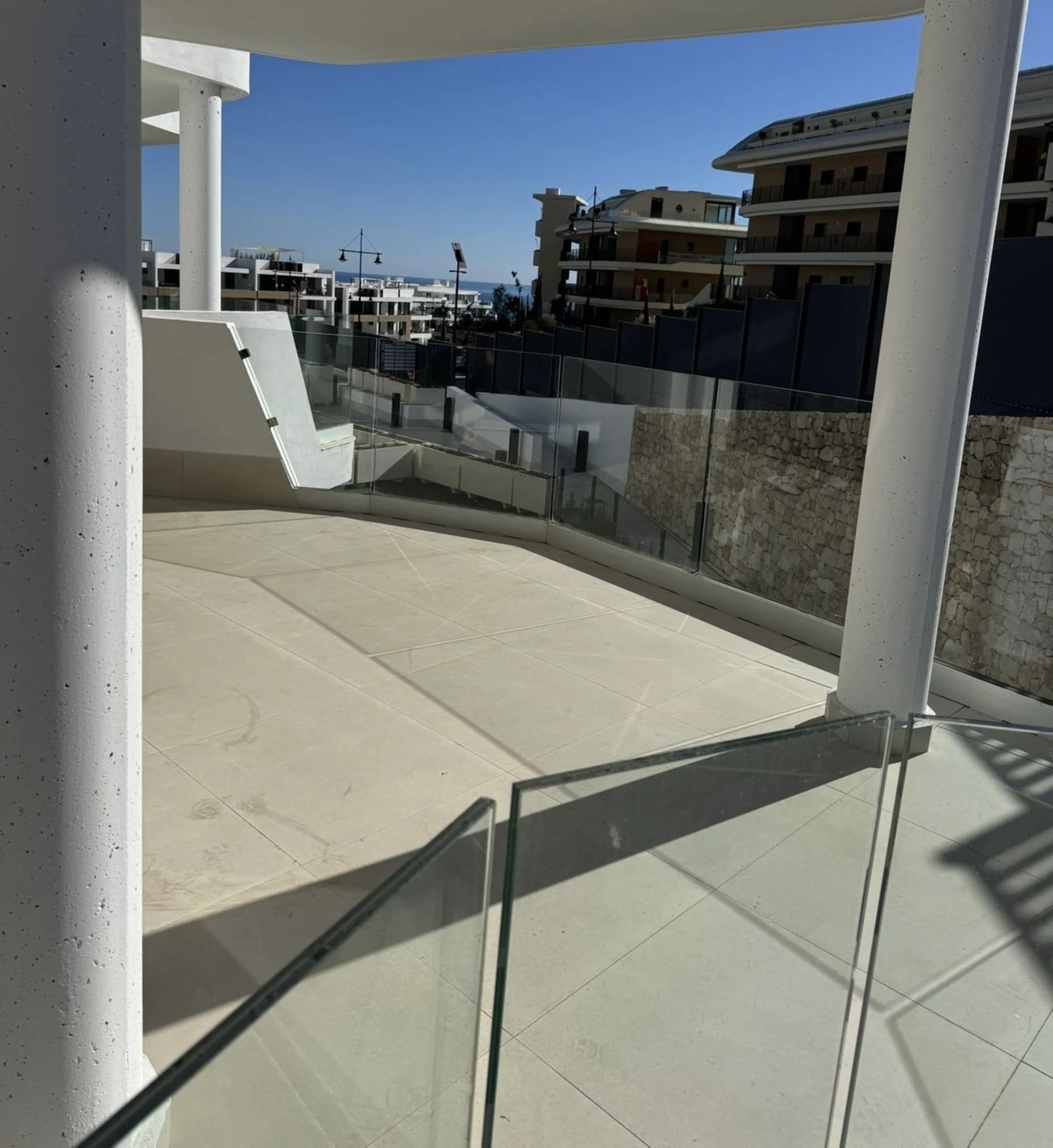 Brand new apartment with sea view in El Higueron.